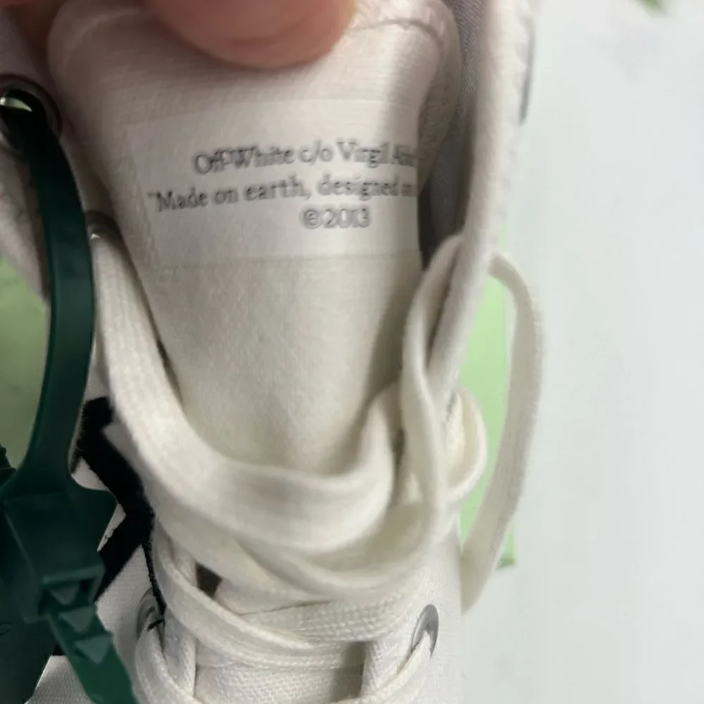 Men’s off-white mid top vulcanize sneaker size 40